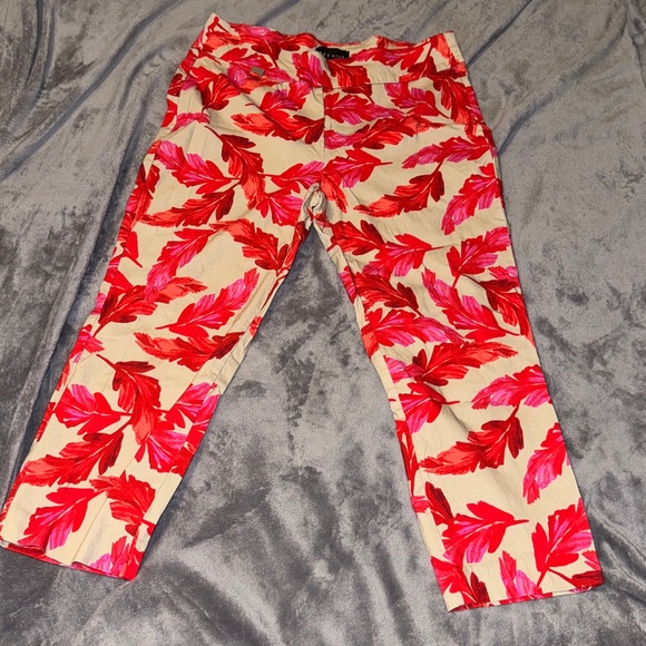 Beautiful pull-on work pants Large Khaki with bright leaves - Picture 1 of 9
